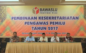 Bawaslu Riau Lakukan Pembinaan Kesekretaritan Pengawas Pemilu Tahun 2017