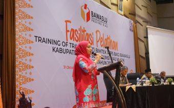 Buka ToT Bimtek PTPS, Ketua Bawaslu Riau Sampaikan Tiga Karakter yang Harus Dimiliki Pengawas Pemilu