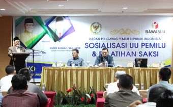 Bawaslu Riau bersama DPR RI Sosialisasi UU Pemilu  dan Pelatihan Saksi