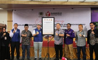 SUKSESKAN PEMILU 2024, BAWASLU DAN PWI RIAU BERKOLABORASI MELAWAN HOAKS