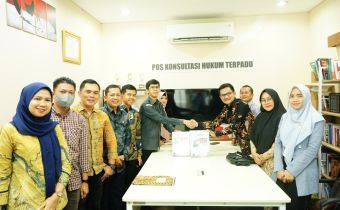 Bawaslu Riau Serahkan Laporan Hasil Pengawasan PSU Ke Bawaslu RI