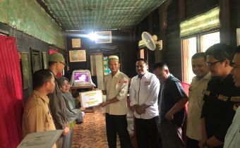 Keguguran Saat Bertugas, Pengawas Pemilu di Inhu Terima Santunan Dari Bawaslu Riau