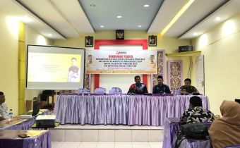 Bawaslu Riau Berikan Materi Bimtek ke Sekretariat Panwascam se-Kabupaten INHU