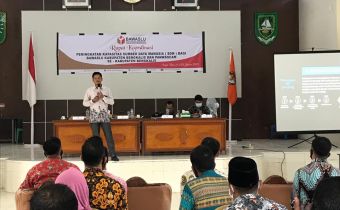 Pimpinan Bawaslu Riau Ajak Jajaran Pengawas Pemilu untuk Selalu Membangun Komunikasi yang Baik dengan Semua Pihak
