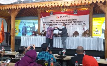 Bawaslu Riau Terbaik Ketujuh Atas Penggunaan Sistem Pengawas Pemilu