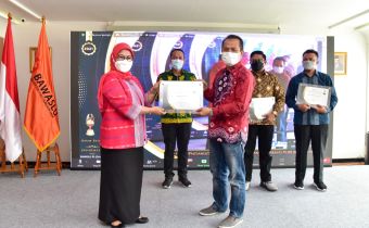 Bawaslu Riau Cetak Brace dalam Penghargaan Keterbukaan Informasi Tahun 2021