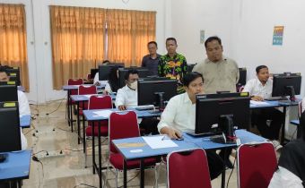 Anggota Bawaslu Riau Nanang Tinjau Pelaksanaan Tes Tertulis Panwascam di Dumai