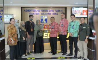 Bawaslu Riau Kunjungi Kanwil Kemenkumham Riau Bahas Pengelolaan JDIH