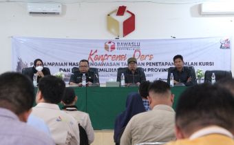 Perdana Gelar Pers Conference, Bawaslu Riau Paparkan Hasil Pengawasan Penetapan Jumlah Kursi dan Daerah Pemilihan di Provinsi Riau