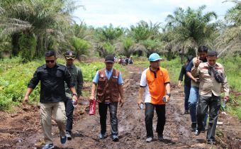 Kawal Hak Pilih, Anggota Bawaslu Riau Patroli Coklit Daerah Perbatasan