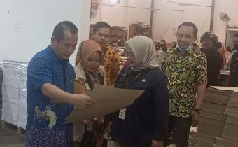 Amiruddin Sijaya Lakukan Pengawasan Langsung Pencetakan Logistik Pemilu pada PT. Intan Sejati Klaten