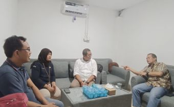 Pastikan Logistik Perlengkapan Pemilu sesuai dengan ketentuan, Bawaslu Riau Lakukan Pengawasan ke Jawa Timur