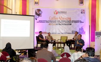Tangkal berita Hoax, Bawaslu Riau Gelar Coffee Morning Bersama Media