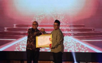 Cakaplah Award 2024, Bawaslu Riau terima Penghargaan sebagai Lembaga Informatif