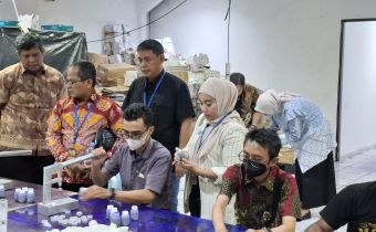 Pastikan Pengiriman Logistik Pemilihan Tepat Waktu, Bawaslu Riau Lakukan Pengawasan Melekat Ke Produsen
