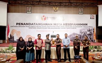 Perkuat Kolaborasi Kelembagaan, Bawaslu Riau dan Kejaksaan Tinggi Riau Teken MoU