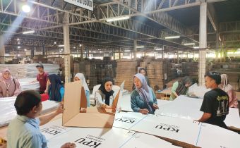 Pastikan Produksi Logistik Memenuhi Prinsip dan Prosedur, Bawaslu Provinsi Riau Lakukan Pengawasan Melekat ke PT. Asada Mitra Packindo