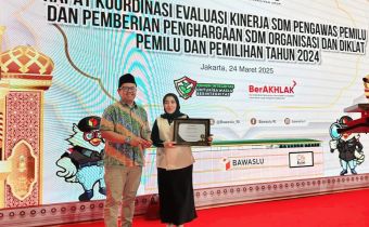 Bawaslu Riau Raih Penghargaan Terbaik Ke-3 Dalam Pelaporan Kinerja