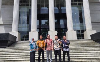 Sidang Perdana Di MK, Bawaslu Riau Dampingi Bawaslu Kabupaten/Kota Dengarkan Pembacaan Permohonan Pemohon